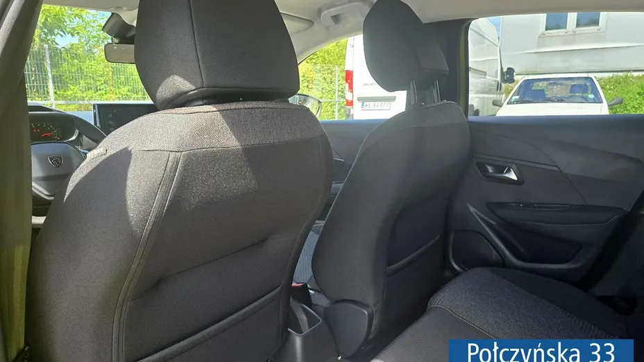 PEUGEOT 208 -