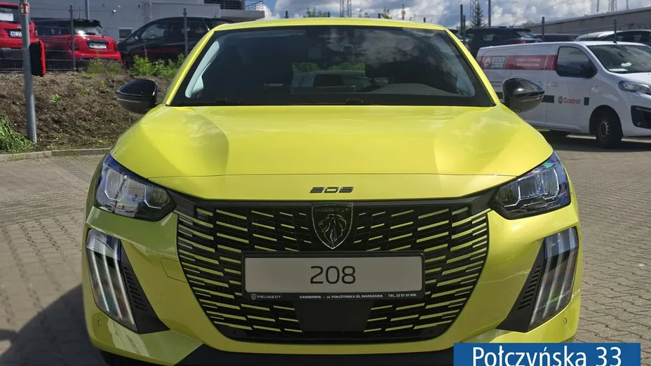 PEUGEOT 208 -
