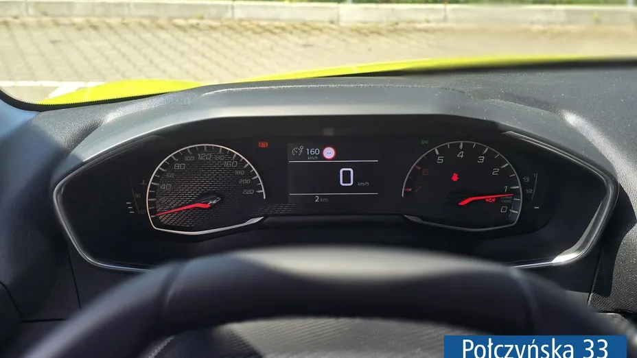 PEUGEOT 208 -