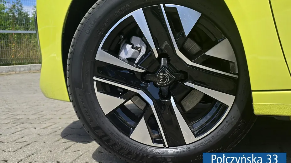 PEUGEOT 208 -