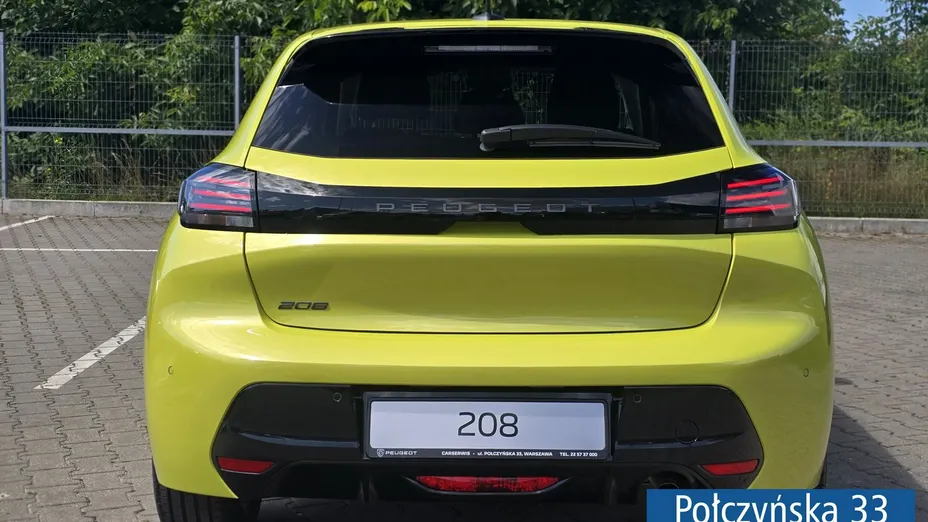 PEUGEOT 208 -