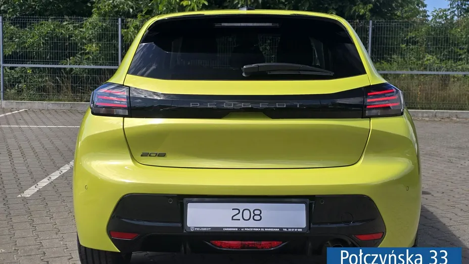PEUGEOT 208 -