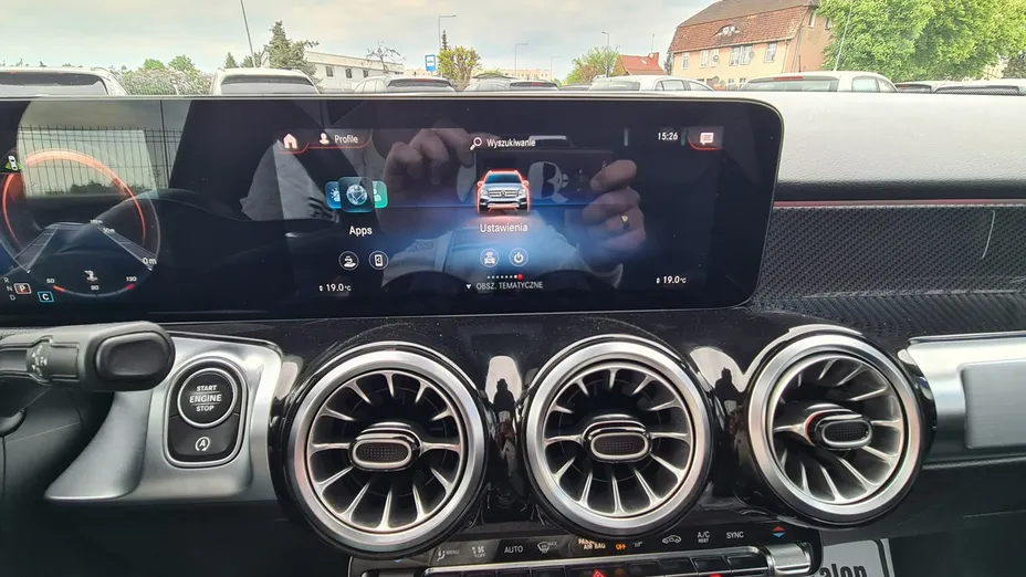 MERCEDES-BENZ GLB -