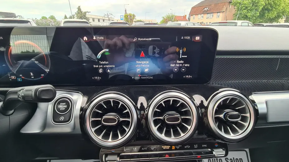 MERCEDES-BENZ GLB -