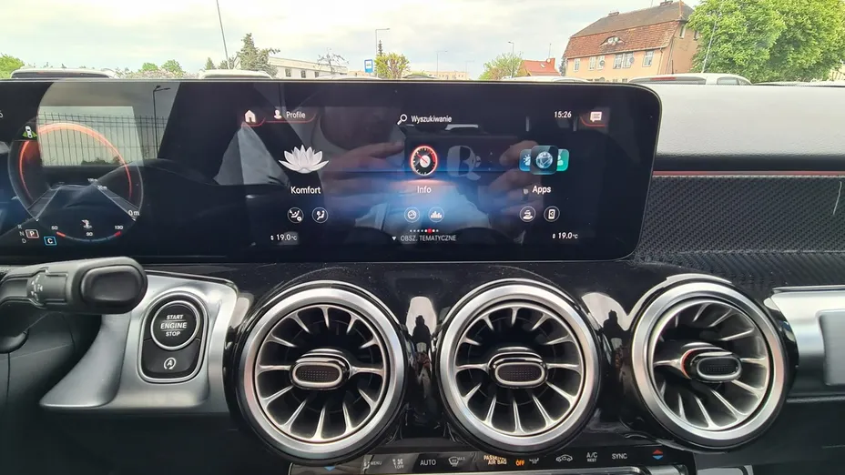 MERCEDES-BENZ GLB -