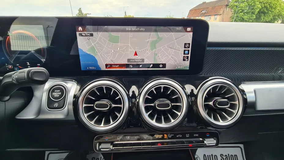MERCEDES-BENZ GLB -