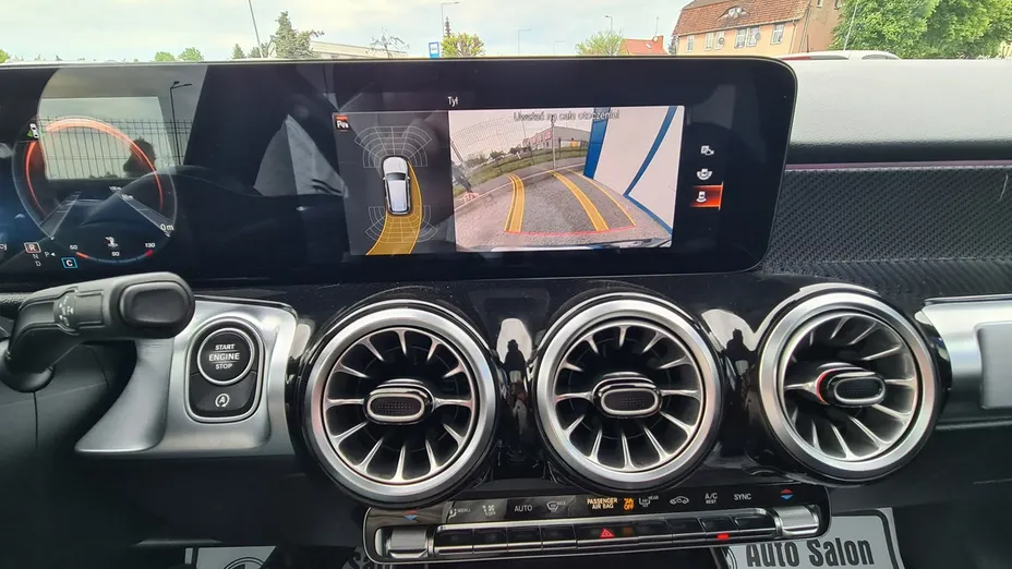 MERCEDES-BENZ GLB -