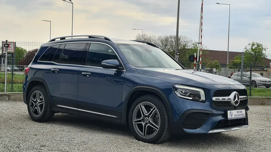 MERCEDES-BENZ GLB -