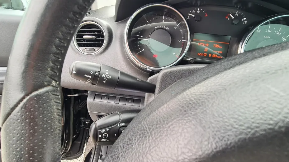PEUGEOT 3008 -