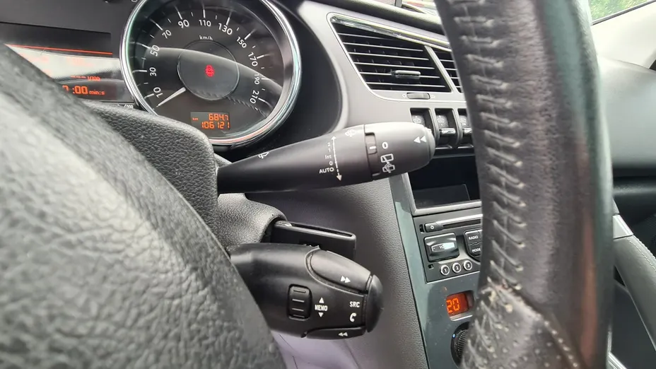 PEUGEOT 3008 -