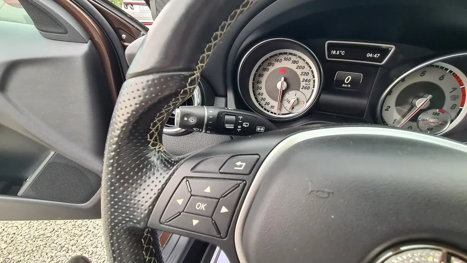 MERCEDES-BENZ GLA -