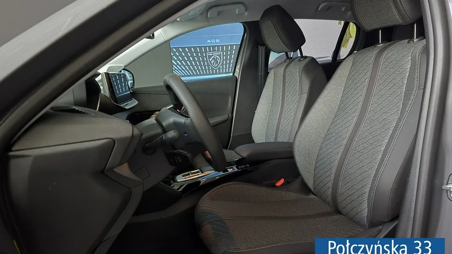 PEUGEOT 208 -
