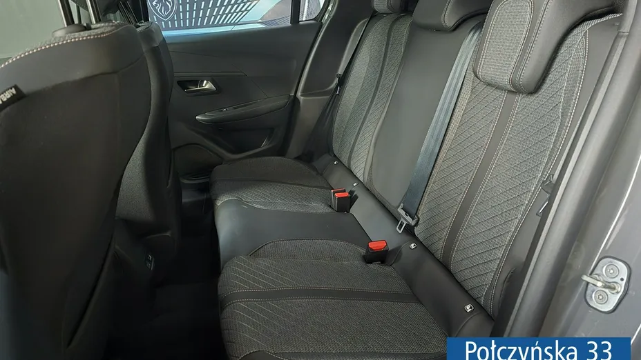 PEUGEOT 208 -