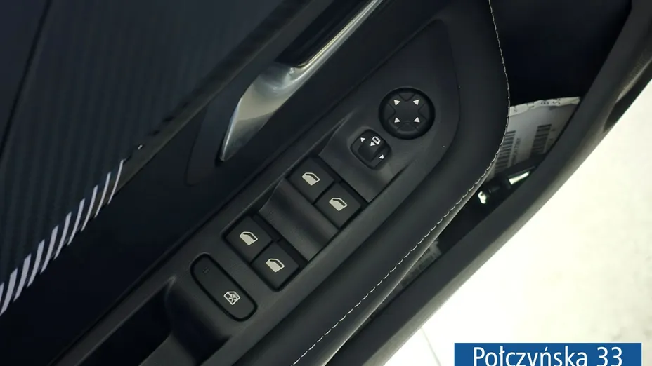 PEUGEOT 208 -