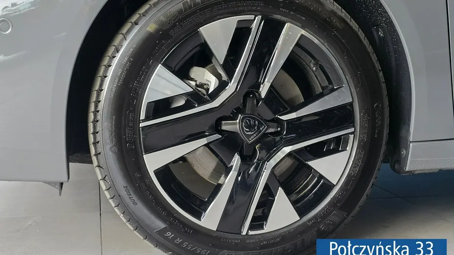 PEUGEOT 208 -