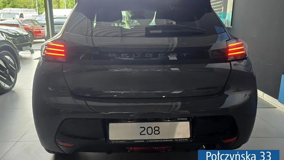 PEUGEOT 208 -