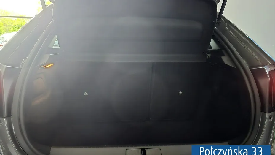 PEUGEOT 208 -