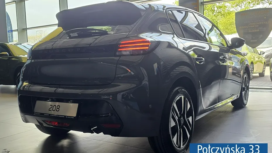 PEUGEOT 208 -