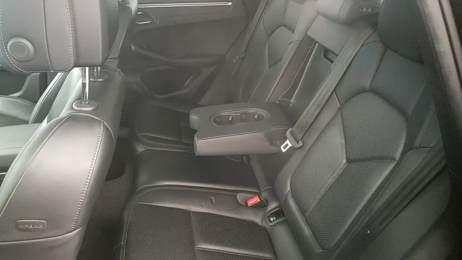 PORSCHE Macan -