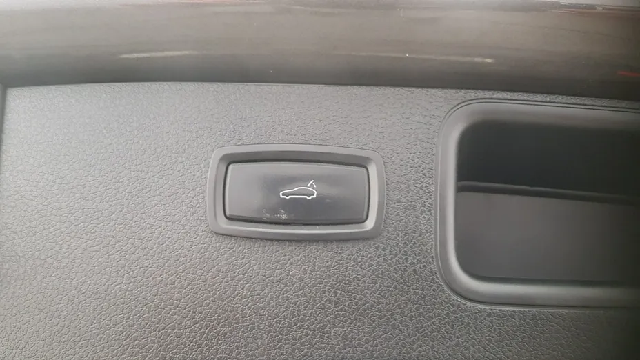 PORSCHE Macan -