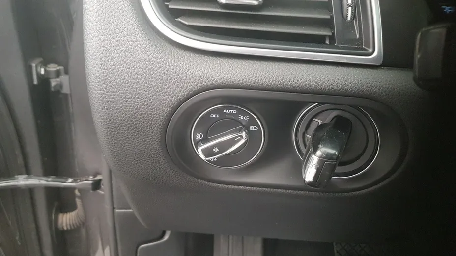 PORSCHE Macan -