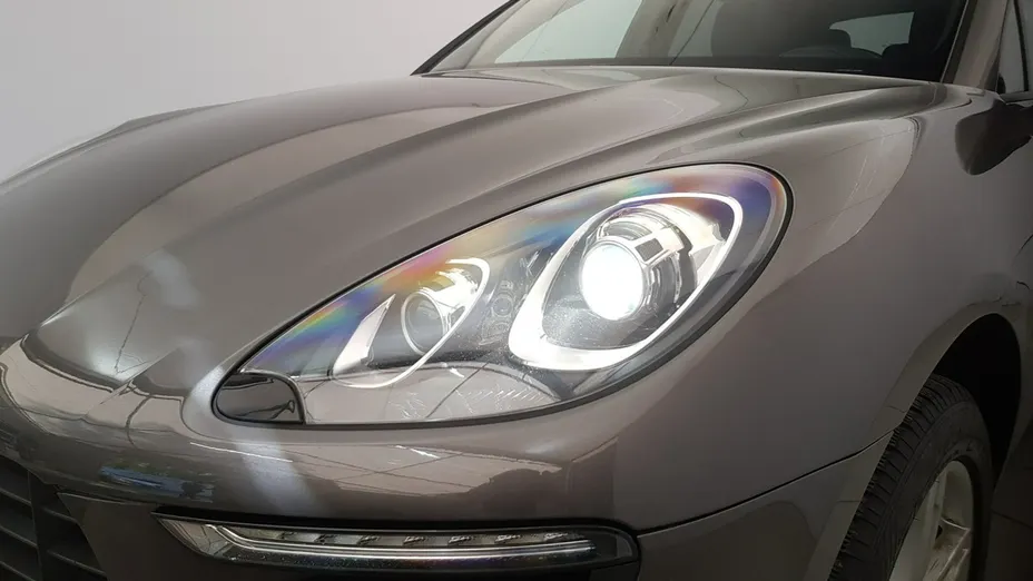 PORSCHE Macan -