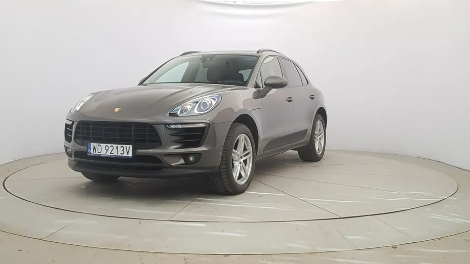 PORSCHE Macan -