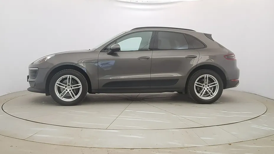 PORSCHE Macan -