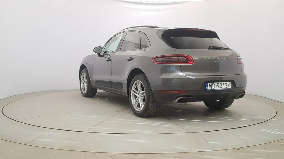 PORSCHE Macan -