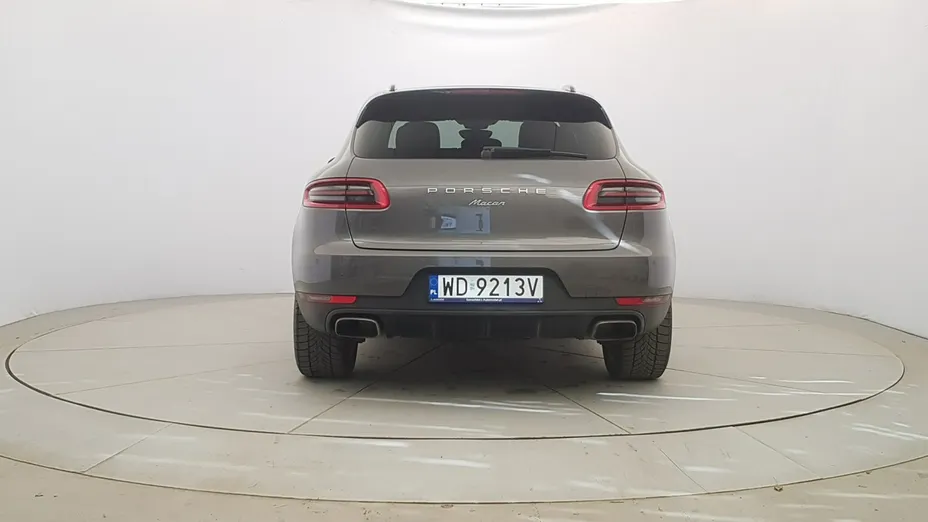 PORSCHE Macan -