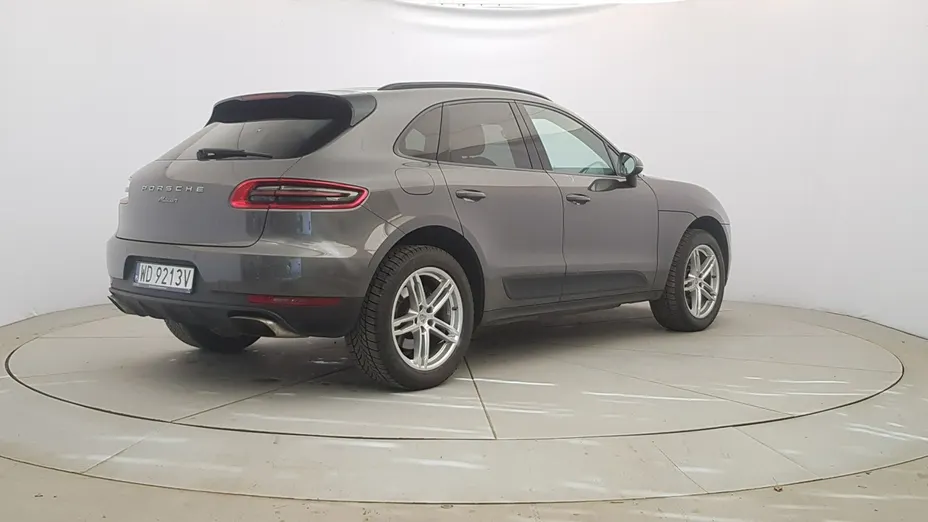 PORSCHE Macan -