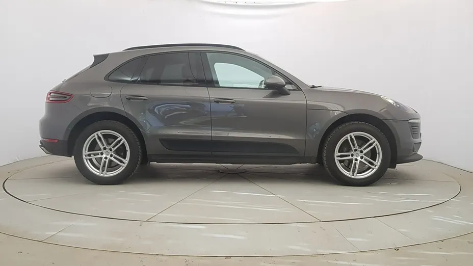 PORSCHE Macan -