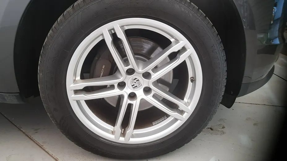 PORSCHE Macan -