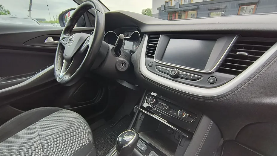 OPEL Grandland X -