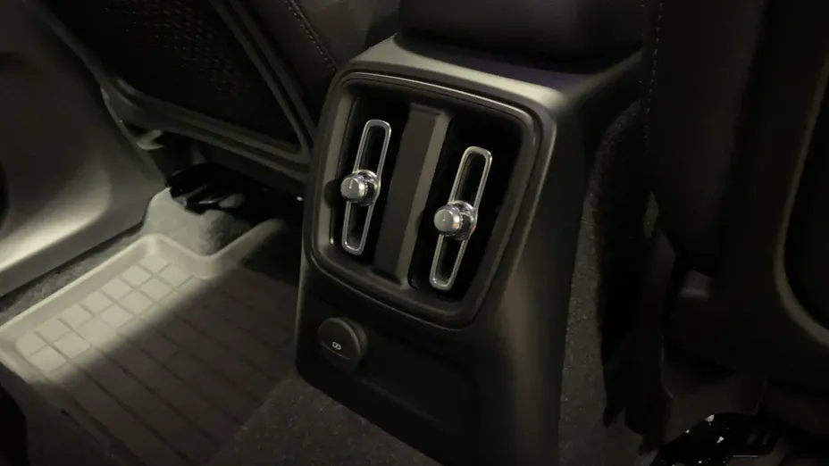 VOLVO XC40 -