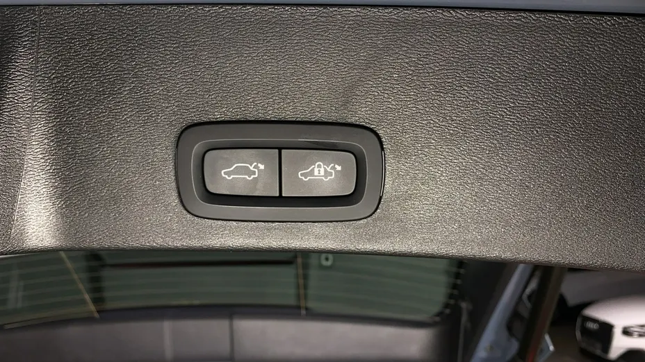VOLVO XC40 -