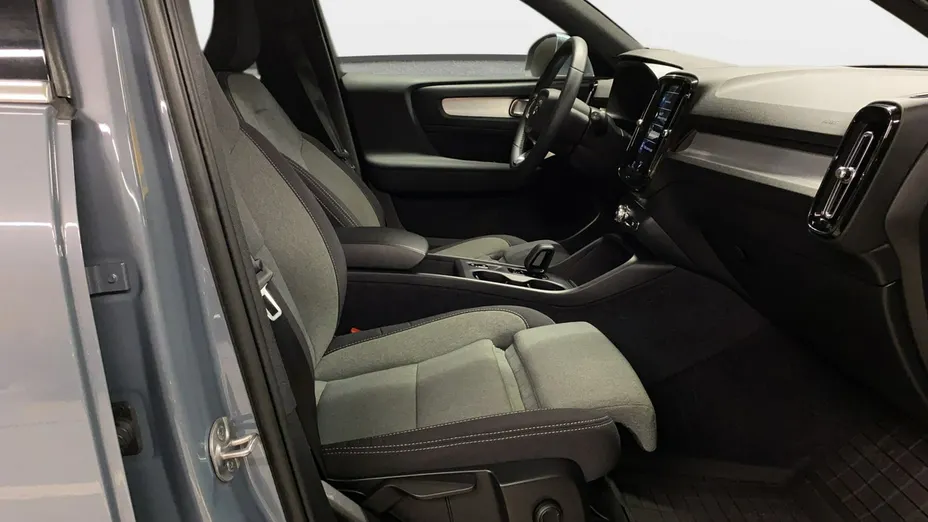 VOLVO XC40 -