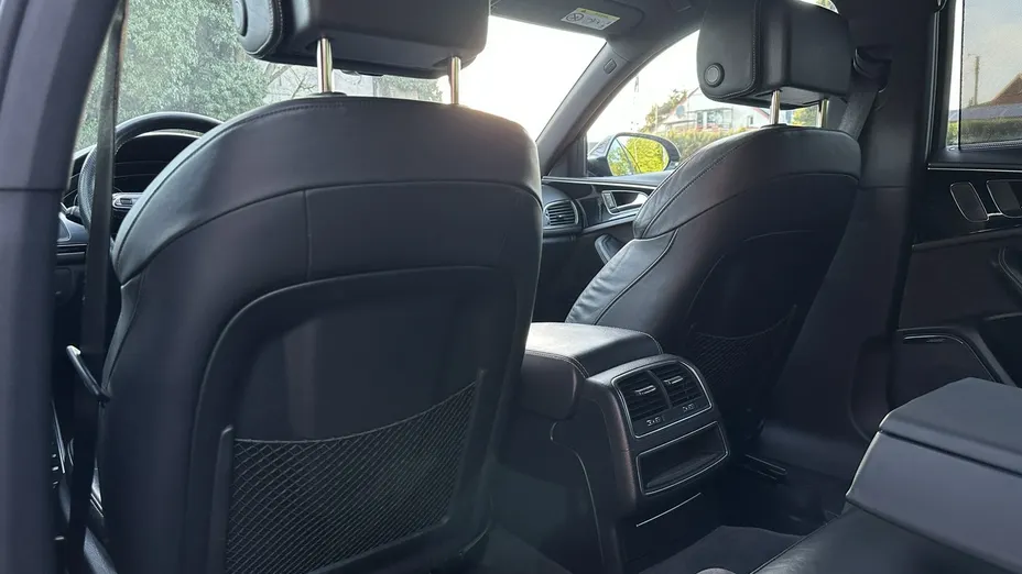 AUDI A6 -