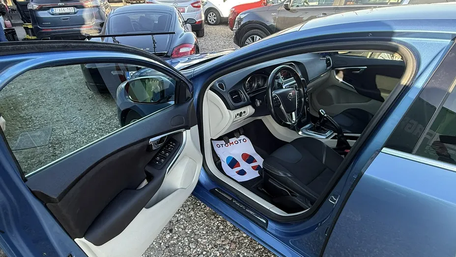 VOLVO V40 -
