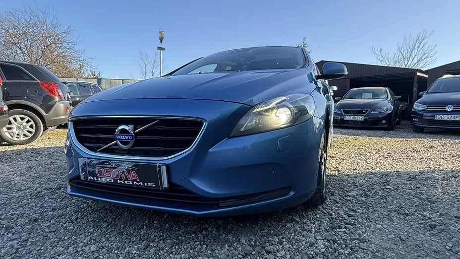 VOLVO V40 -