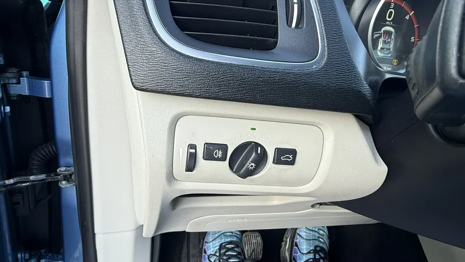 VOLVO V40 -