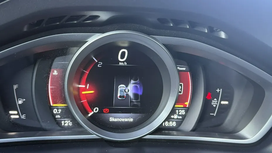 VOLVO V40 -