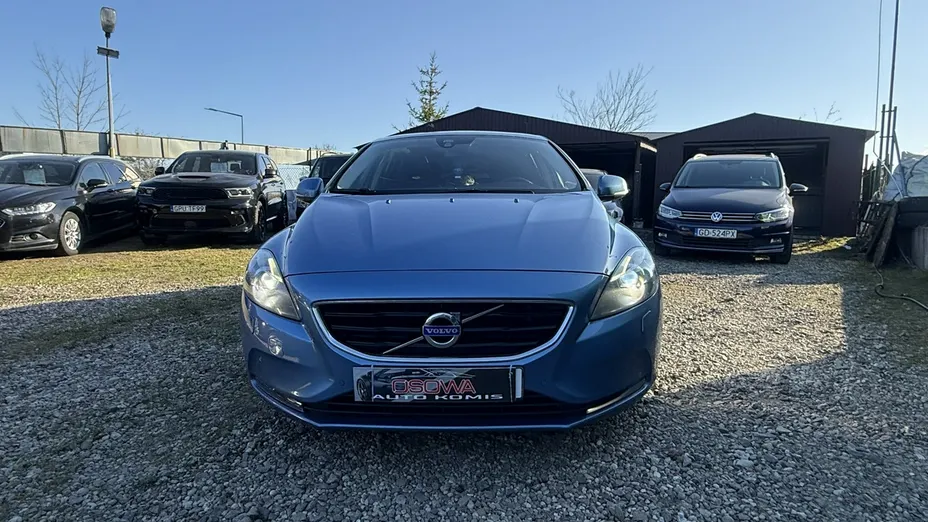 VOLVO V40 -