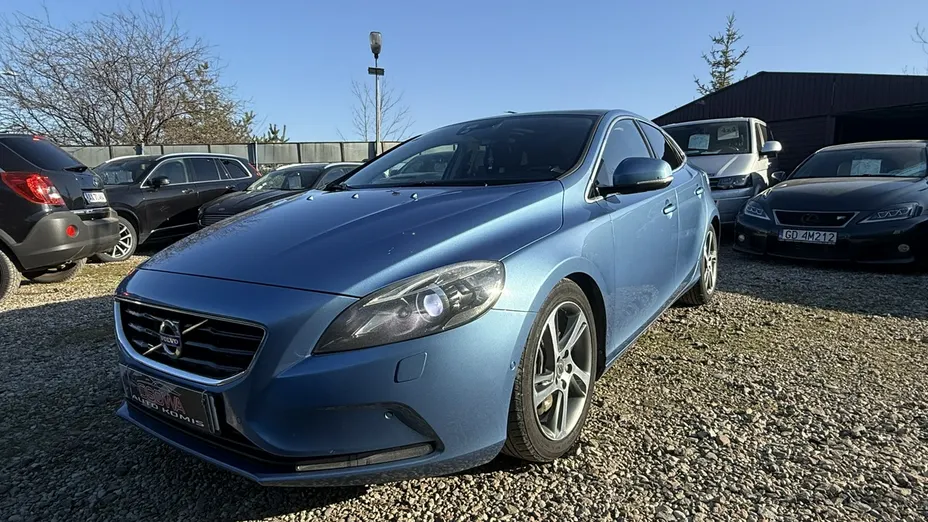 VOLVO V40 -