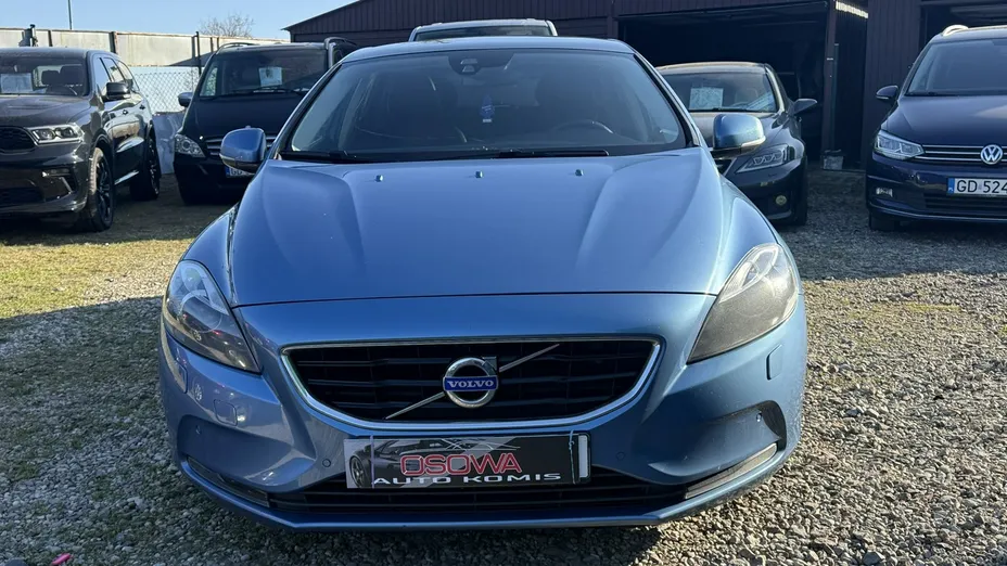 VOLVO V40 -