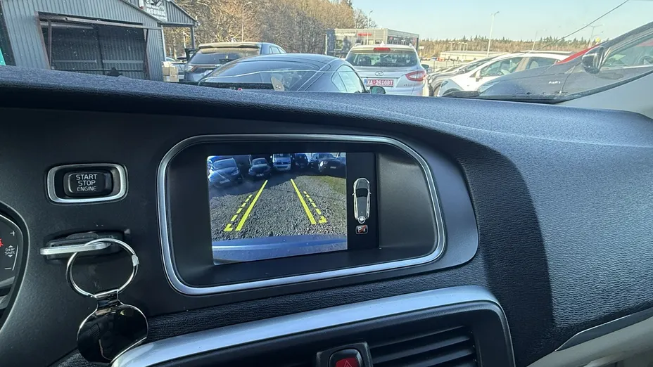 VOLVO V40 -