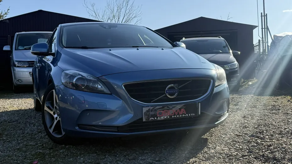 VOLVO V40 -