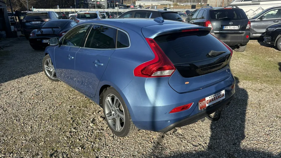 VOLVO V40 -