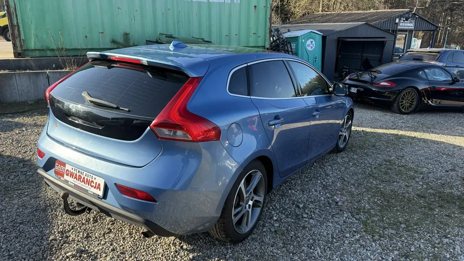 VOLVO V40 -