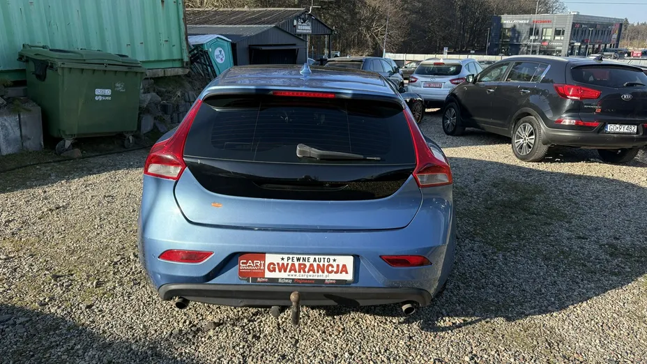 VOLVO V40 -